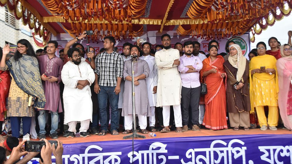 লাখ লাখ মানুষের হিসাব আমাদের দেখায়েন না: নাহিদ