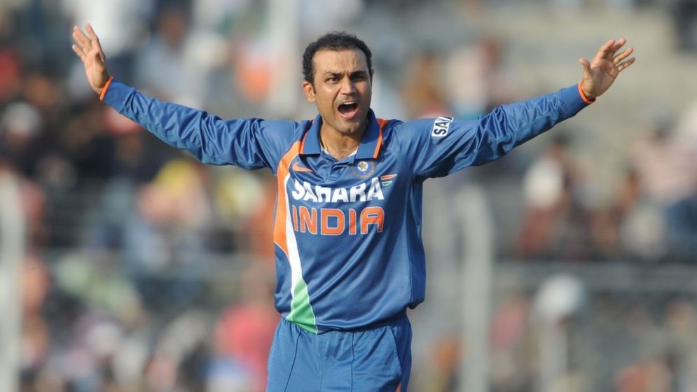 ‘তোমার ক্যারিয়ার শেষ’ গতিদানবকে কেন বলেছিলেন শেবাগ?