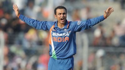 ‘তোমার ক্যারিয়ার শেষ’ গতিদানবকে কেন বলেছিলেন শেবাগ?