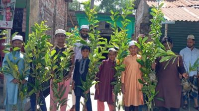 যমুনা গ্রুপের প্রতিষ্ঠাতার মৃত্যুবার্ষিকী উপলক্ষে গাছের চারা বিতরণ