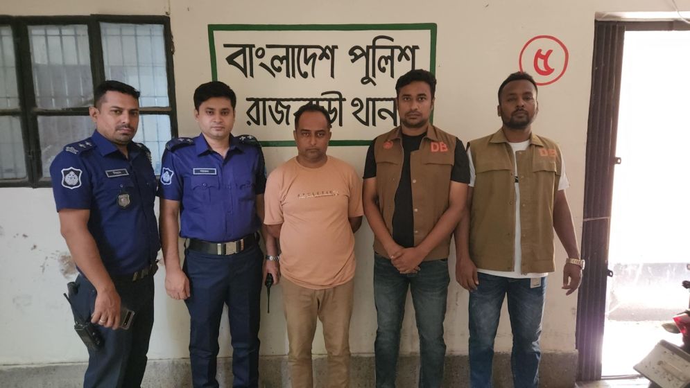 বিদ্যুৎ বিলের কোটি টাকা নিয়ে লাপাত্তা সেই মোক্তার গ্রেফতার