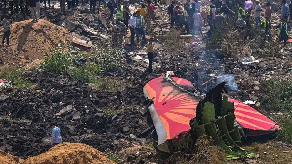 ককপিটের অডিও যেভাবে বিধ্বস্ত এয়ার ইন্ডিয়া বিমানের রহস্যকে ঘনীভূত করছে