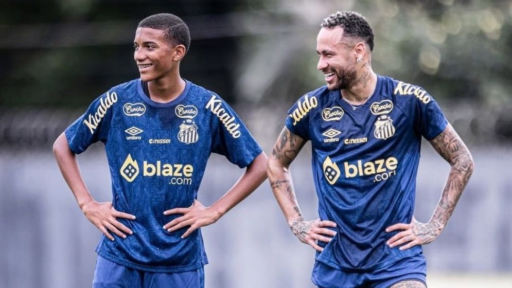 রবিনিওর ছেলের সঙ্গে খেললেন নেইমার