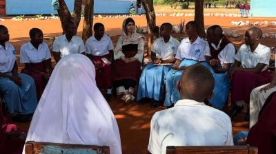 মেয়েদের শিক্ষা নিয়ে তানজানিয়ায় জন্মদিন কাটালেন মালালা