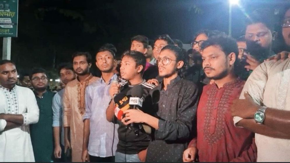 নৃশংস হত্যার প্রতিবাদে ক্ষোভে ফুঁসছে দেশ