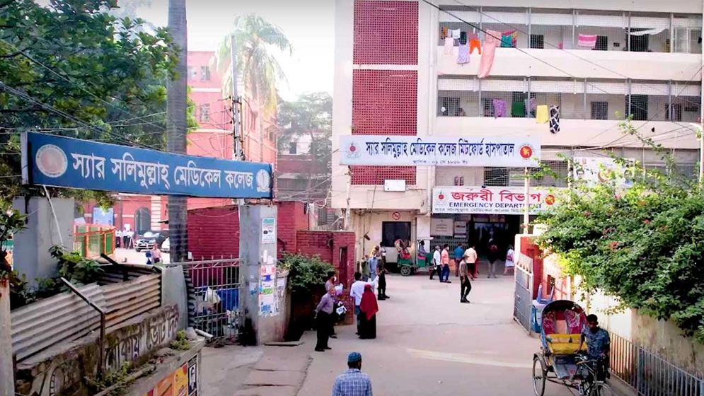 কর্মবিরতিতে মিটফোর্ডের ইন্টার্ন চিকিৎসকরা