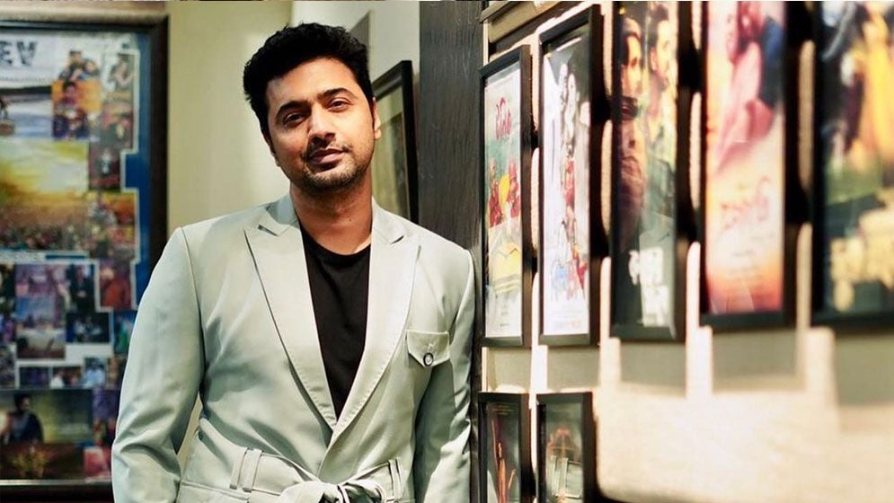 বিখ্যাত গানের স্মৃতি উসকে দিয়ে যে ইঙ্গিত দিলেন দেব