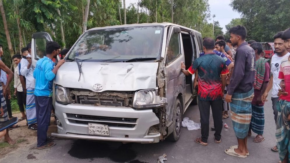 মাইক্রোবাসের ধাক্কায় তিন মাদ্রাসাছাত্র নিহত