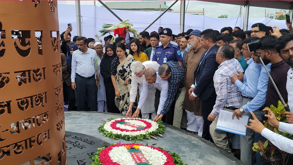 নারায়ণগঞ্জে দেশের প্রথম ‘জুলাই শহীদ স্মৃতিস্তম্ভ’ উদ্বোধন পাঁচ উপদেষ্টার