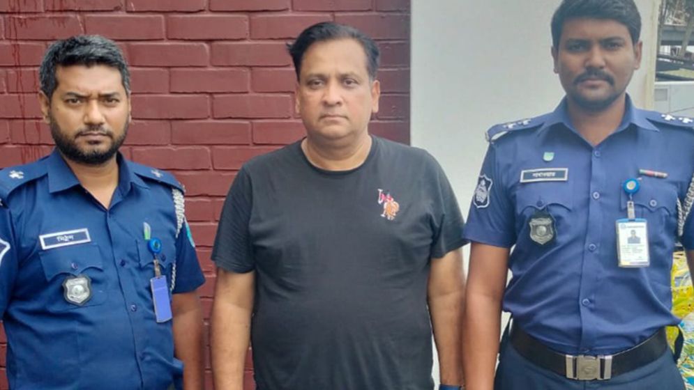 আমেরিকা থেকে দেশে ফিরেই কেন্দ্রীয় আ.লীগ নেতা হিমু গ্রেফতার