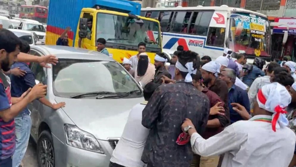 তীব্র যানজটে চরম দুর্ভোগ