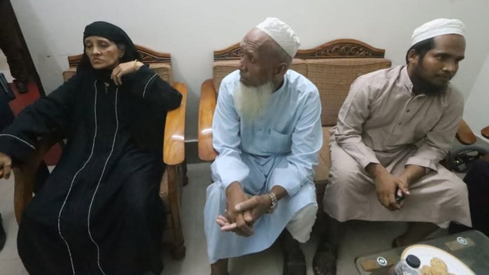 ফরিদপুর পাসপোর্ট অফিস থেকে দুই দালালসহ ৩ রোহিঙ্গা আটক