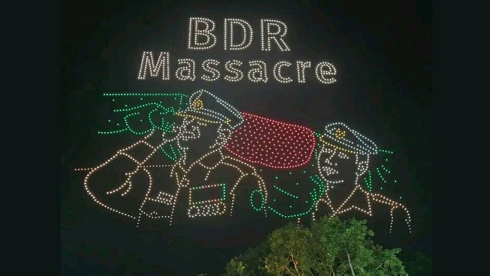 জুলাইয়ের নারীদের সম্মানে ঢাবিতে ড্রোন শো