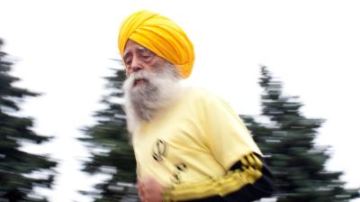 শতবর্ষী সেই দৌড়বিদের প্রাণ গেল সড়ক দুর্ঘটনায়