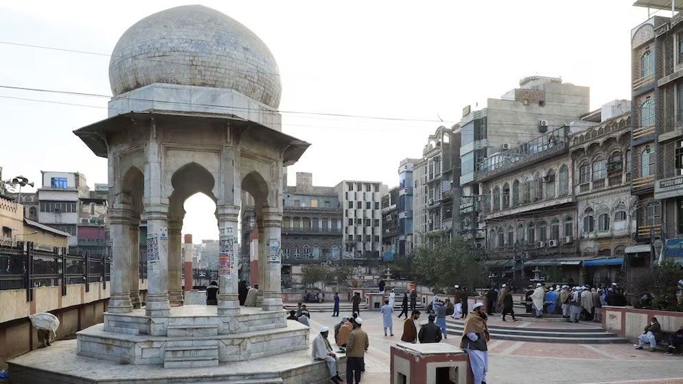 ওহ পেশোয়ার! তুমি যেন কাঁটাগাছে ফুটে ওঠা গোলাপ