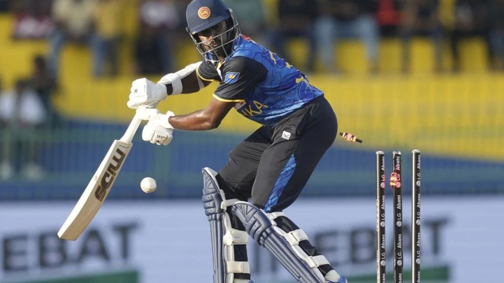 ৩৪ রানে ৩ উইকেট হারিয়ে চাপে শ্রীলংকা