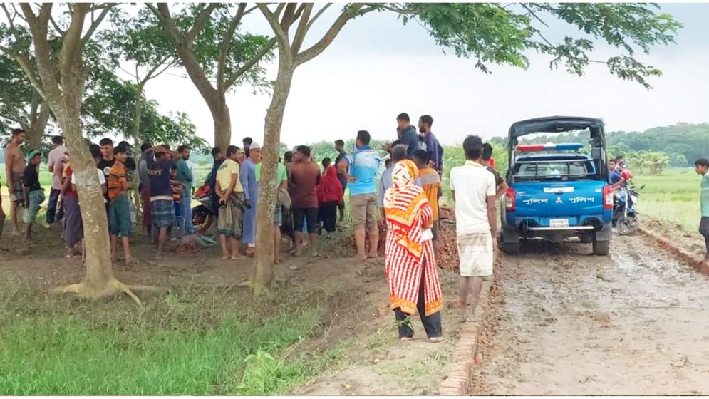 বিলের মধ্যে কৃষককে কুপিয়ে হত্যা, আহত ৩