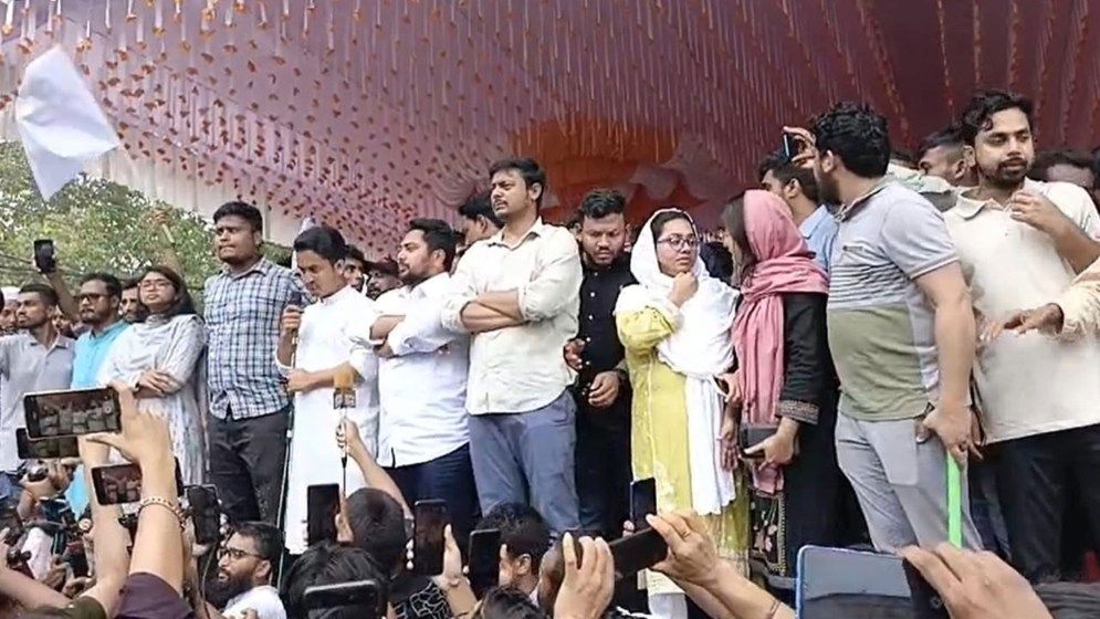 গোপালগঞ্জে সমাবেশের মঞ্চে এনসিপির কেন্দ্রীয় নেতারা