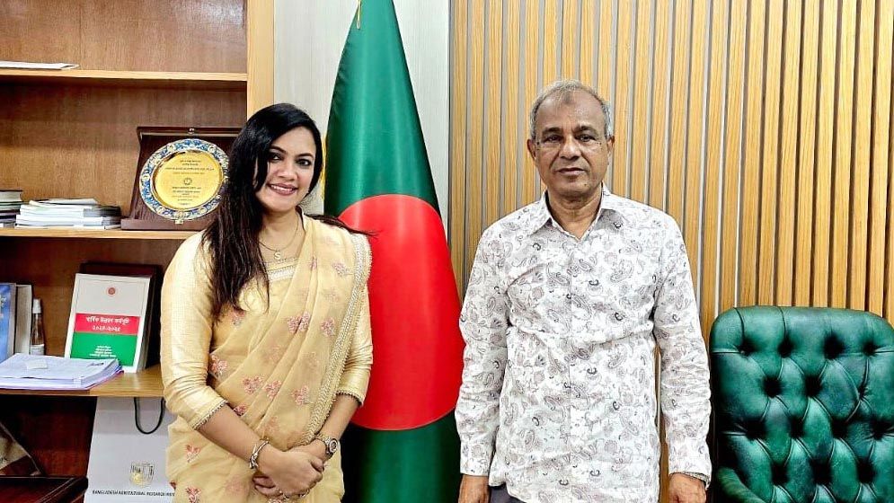 শুটিংয়ের আগে উপদেষ্টার সঙ্গে সাক্ষাৎ শাকিবের প্রযোজকের