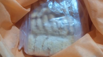 বিস্কুট শুকে চোরকে নিজেই শরীর থেকে স্বর্ণালংকার খুলে দেন গৃহবধূ