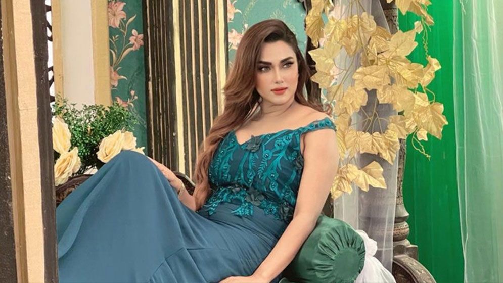 সিনেমার টানে দেশে ফিরছেন ববি, হাতে ৪ সিনেমা