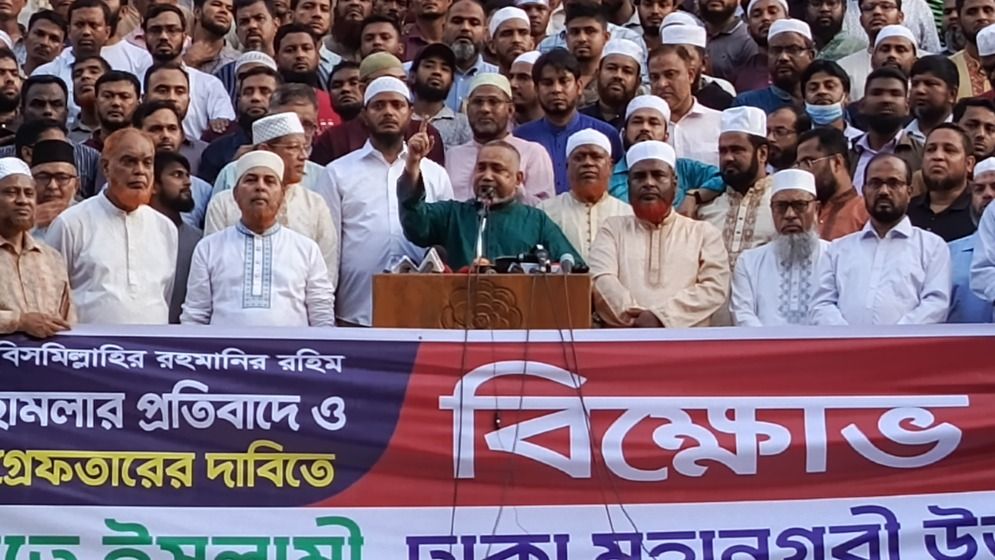 সরকারের দুর্বলতা ও সিদ্ধান্তহীনতায় মনে হয় গোপন কোনো শক্তি কাজ করছে: ডা. তাহের