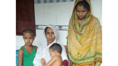 ঋণে জর্জরিত সংসার, দুচোখে অন্ধকার দেখছেন শহীদ আলী হোসেনের স্ত্রী