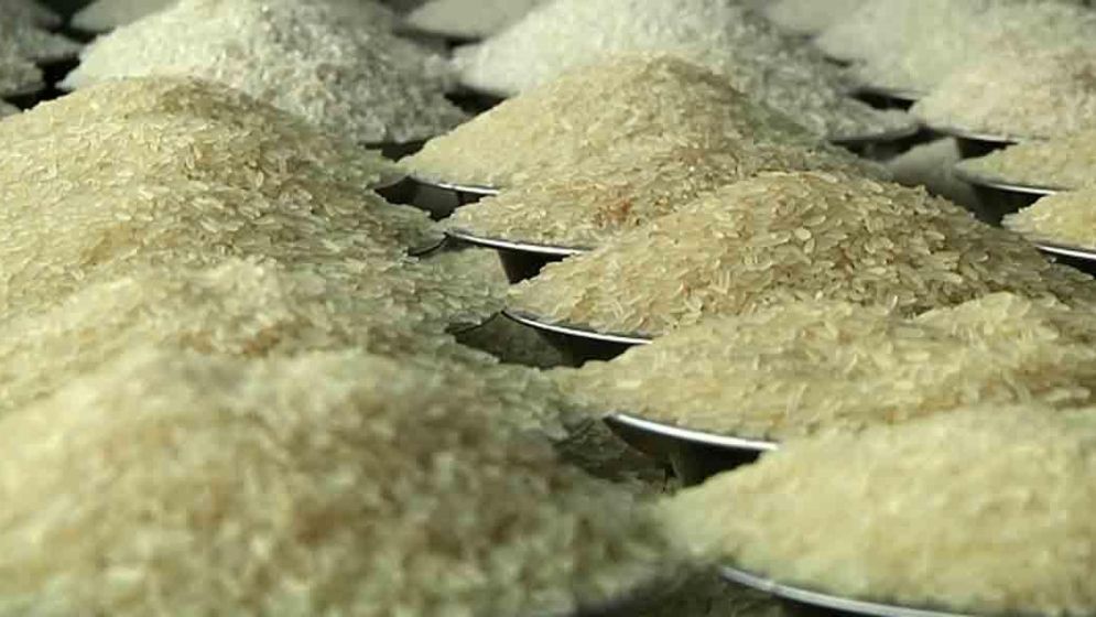 চালের বাড়তি দরে ভোগান্তিতে ক্রেতা