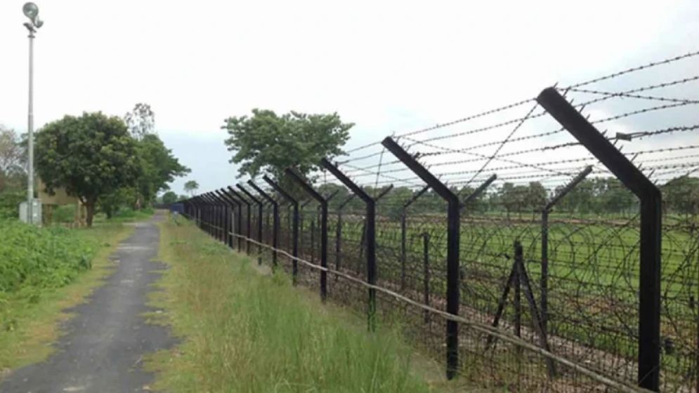 সীমান্তে ৩ বাংলাদেশিকে ধরে নিয়ে গেছে বিএসএফ