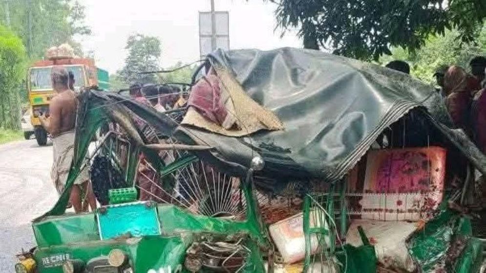 কাভার্ডভ্যান-অটোর সংঘর্ষে একই পরিবারের ৩ জনসহ নিহত ৪
