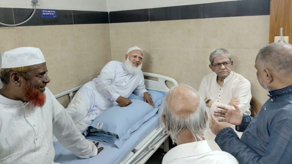 জামায়াত আমিরকে দেখতে হাসপাতালে মির্জা ফখরুল