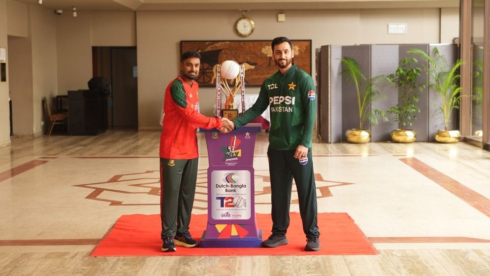পাকিস্তান-বাংলাদেশ টি-টোয়েন্টি সিরিজের ট্রফি উন্মোচন