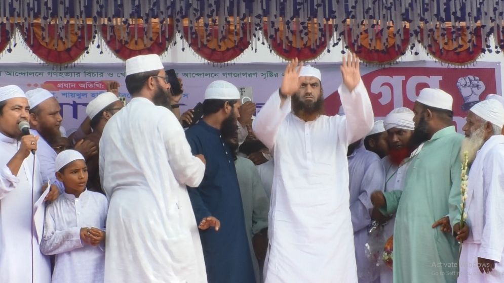 গণসমাবেশে মামুনুল হক। ছবি: যুগান্তর