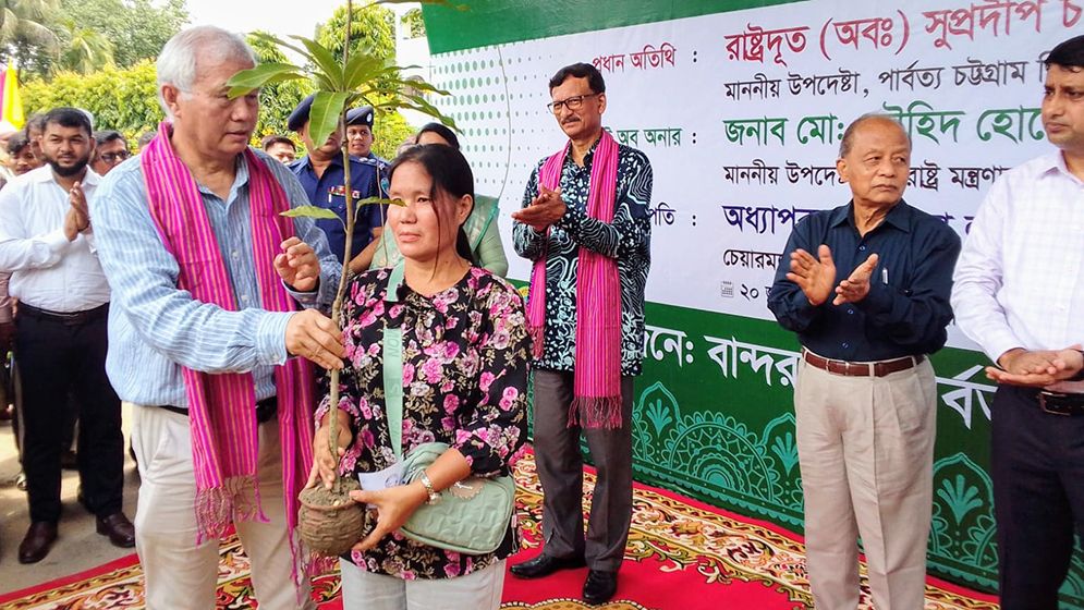 পাহাড়ে শান্তি ফেরাতে সরকার গুরুত্ব দিচ্ছে: পররাষ্ট্র উপদেষ্টা