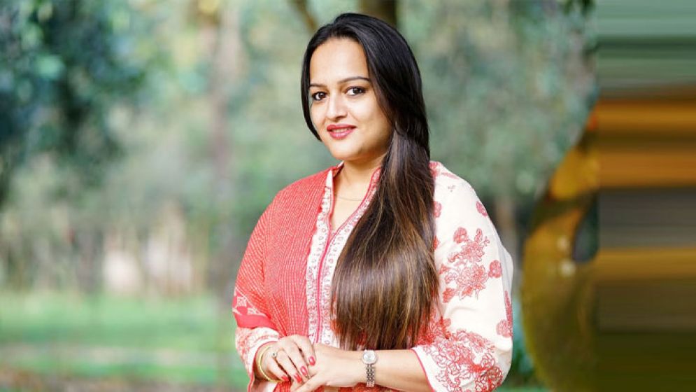 অর্ধযুগ পর ‘রুপোর ঝলক’ নিয়ে ফিরলেন ঈশিতা