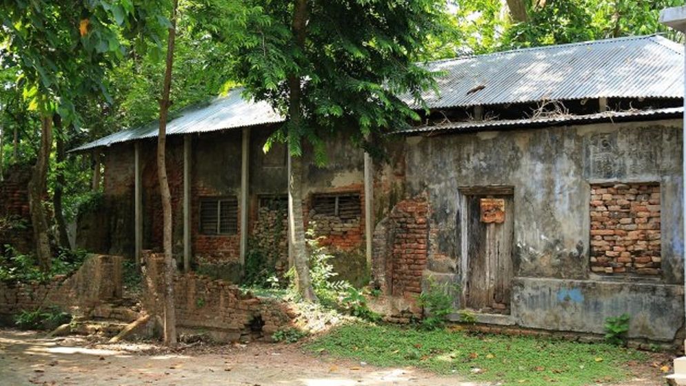 মুছে যাচ্ছে কাঙাল হরিনাথের স্মৃতি