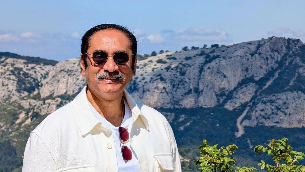 জামায়াত আমিরের মঞ্চে পড়ে যাওয়া নিয়ে যা বললেন পিনাকী