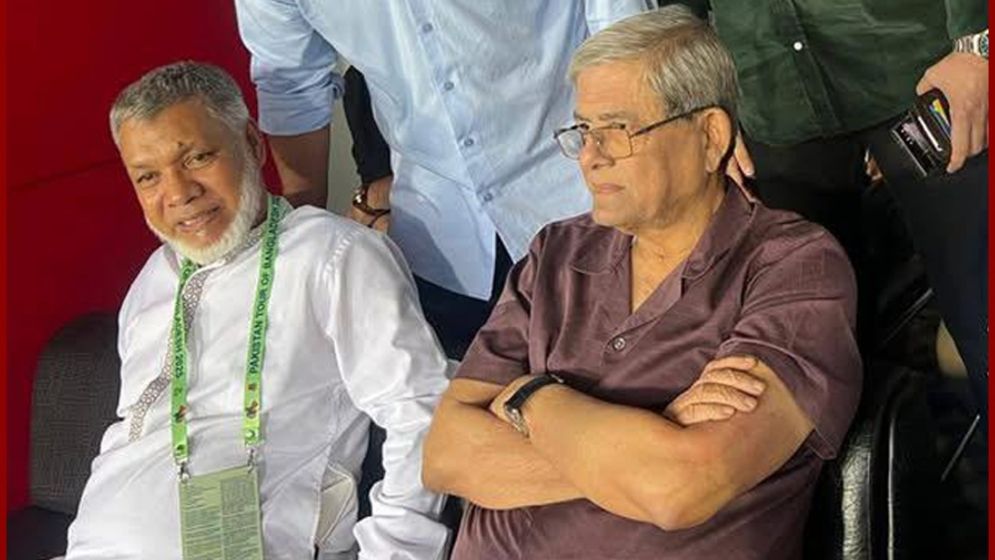 মাঠে বসে বাংলাদেশের খেলা দেখলেন মির্জা ফখরুল