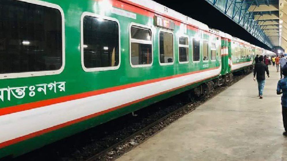 কুমিল্লায় ট্রেন লাইনচ্যুত, চট্টগ্রাম থেকে সাড়ে ৬ ঘণ্টা পর ছেড়েছে উদয়ন