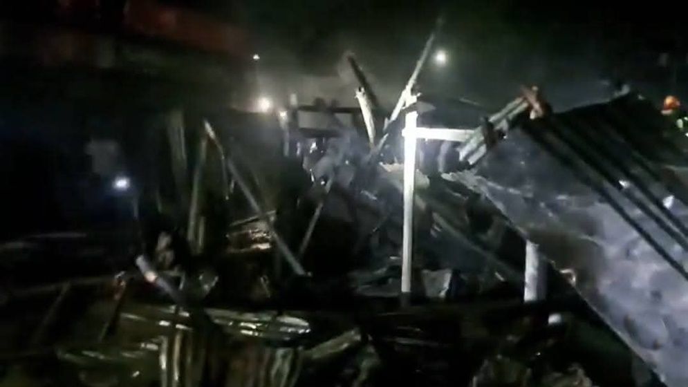 ছাগলনাইয়ায় আগুনে ১৩ দোকান পুড়ে ছাই