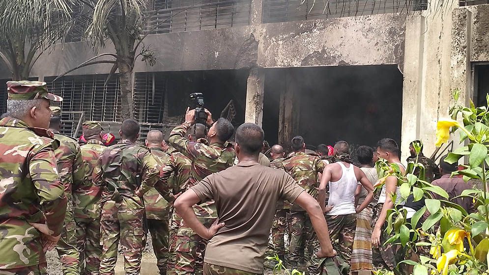 উত্তরার বিমান দুর্ঘটনা নিয়ে উদ্বিগ্ন শায়খ আহমাদুল্লাহ