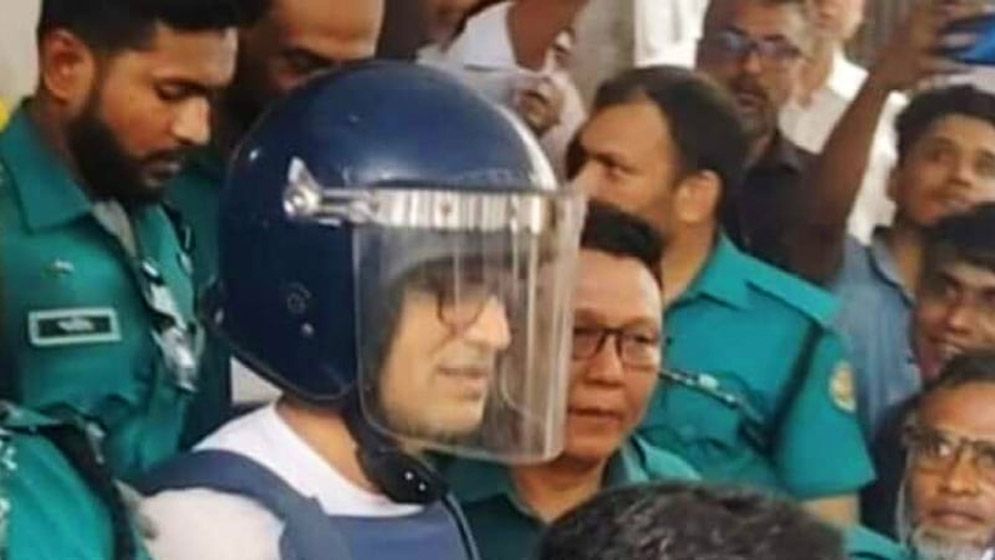 নতুন প্রজন্মের সঙ্গে আপনারা প্রতারণা করছেন: ব্যারিস্টার সুমন