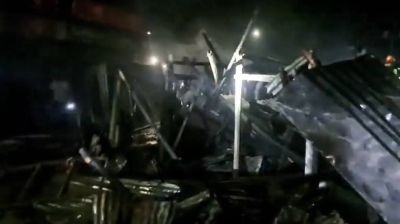 ছাগলনাইয়ায় আগুনে ১৩ দোকান পুড়ে ছাই