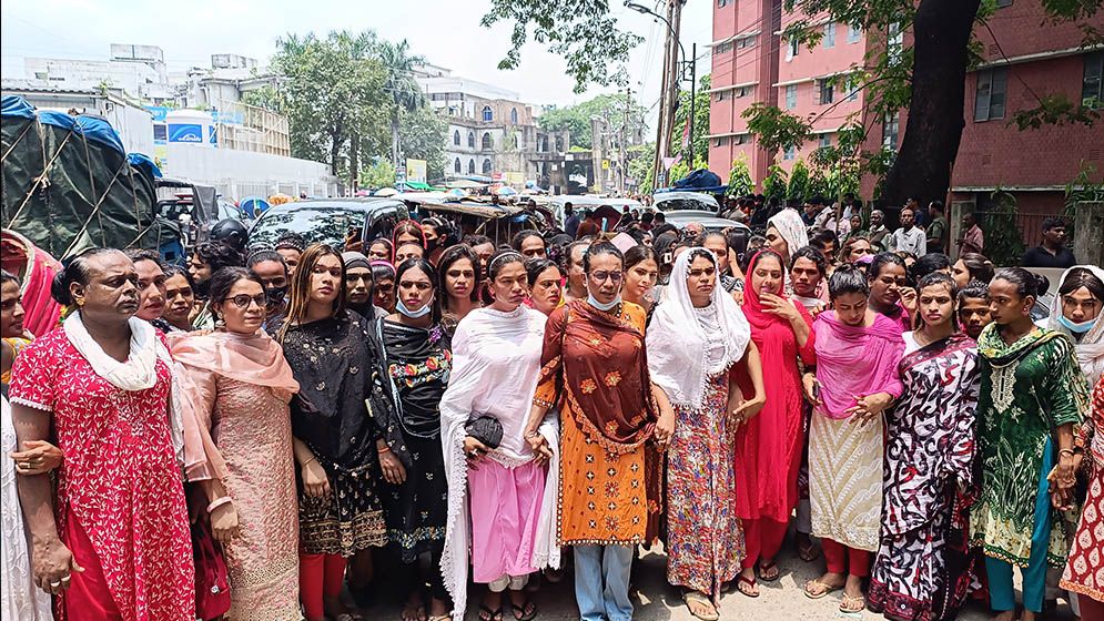 রক্ত দিতে বার্ন ইনস্টিটিউটে তৃতীয় লিঙ্গের ২ শতাধিক মানুষ