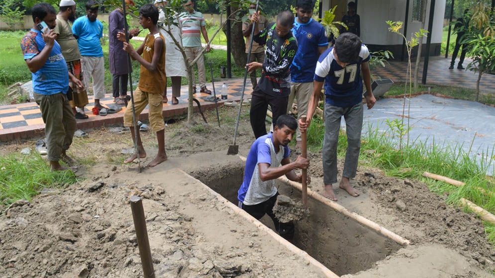 ২ দফায় জানাজা শেষে রাজশাহীতে সমাহিত হবেন পাইলট তৌকির