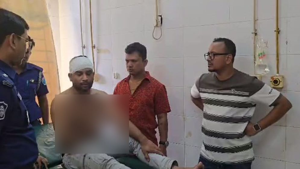 ‘সরি’ না বলায় ডাক্তারকে ছুরিকাঘাত করলেন স্বেচ্ছাসেবক দল নেতা!