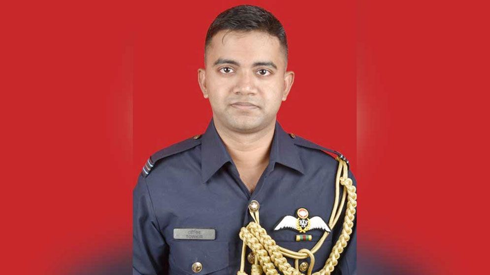 চিরনিদ্রায় শায়িত পাইলট তৌকির, সন্তানের জন্য দোয়া চাইলেন বাবা