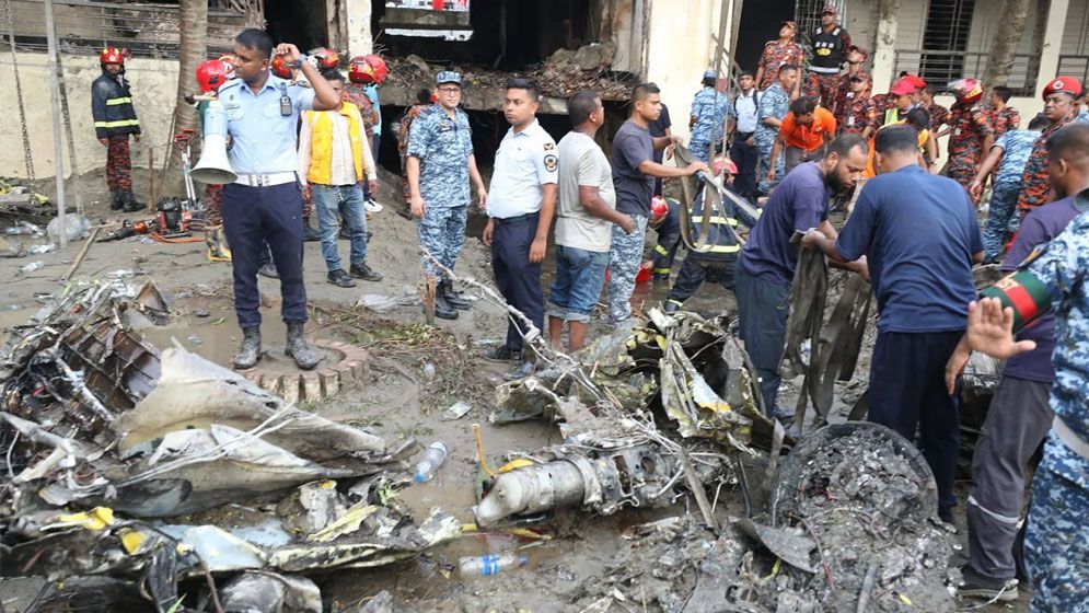 বিকট শব্দের পরই ছড়িয়ে পড়ে আগুন