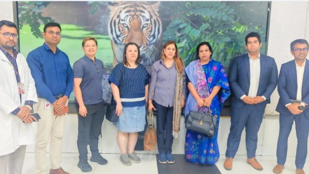 সিঙ্গাপুর থেকে আরও ৩ চিকিৎসক ঢাকায়