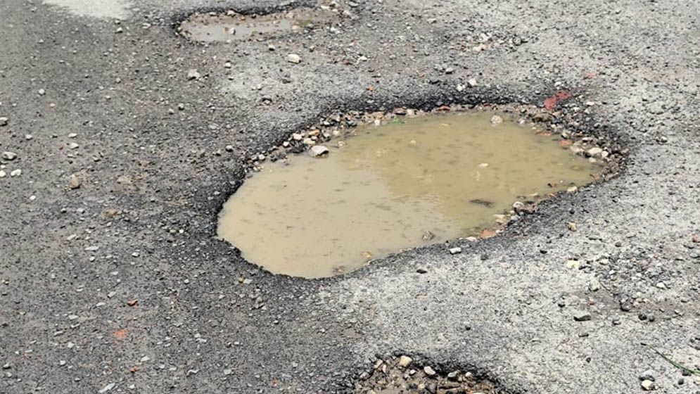 নির্মাণের দুই সপ্তাহ না যেতেই বেহাল সড়ক